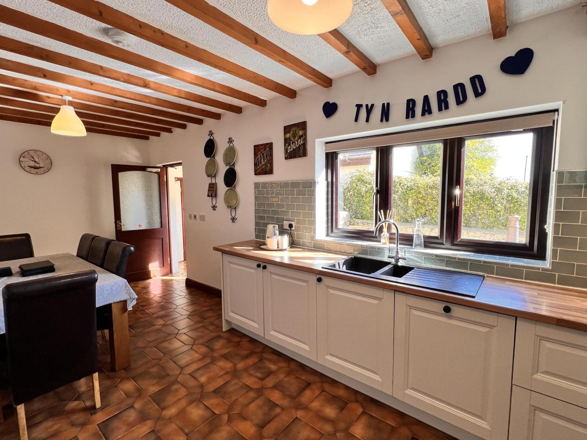 4 Bedroom Detached Farmhouse Mountain Views Бомарис Экстерьер фото